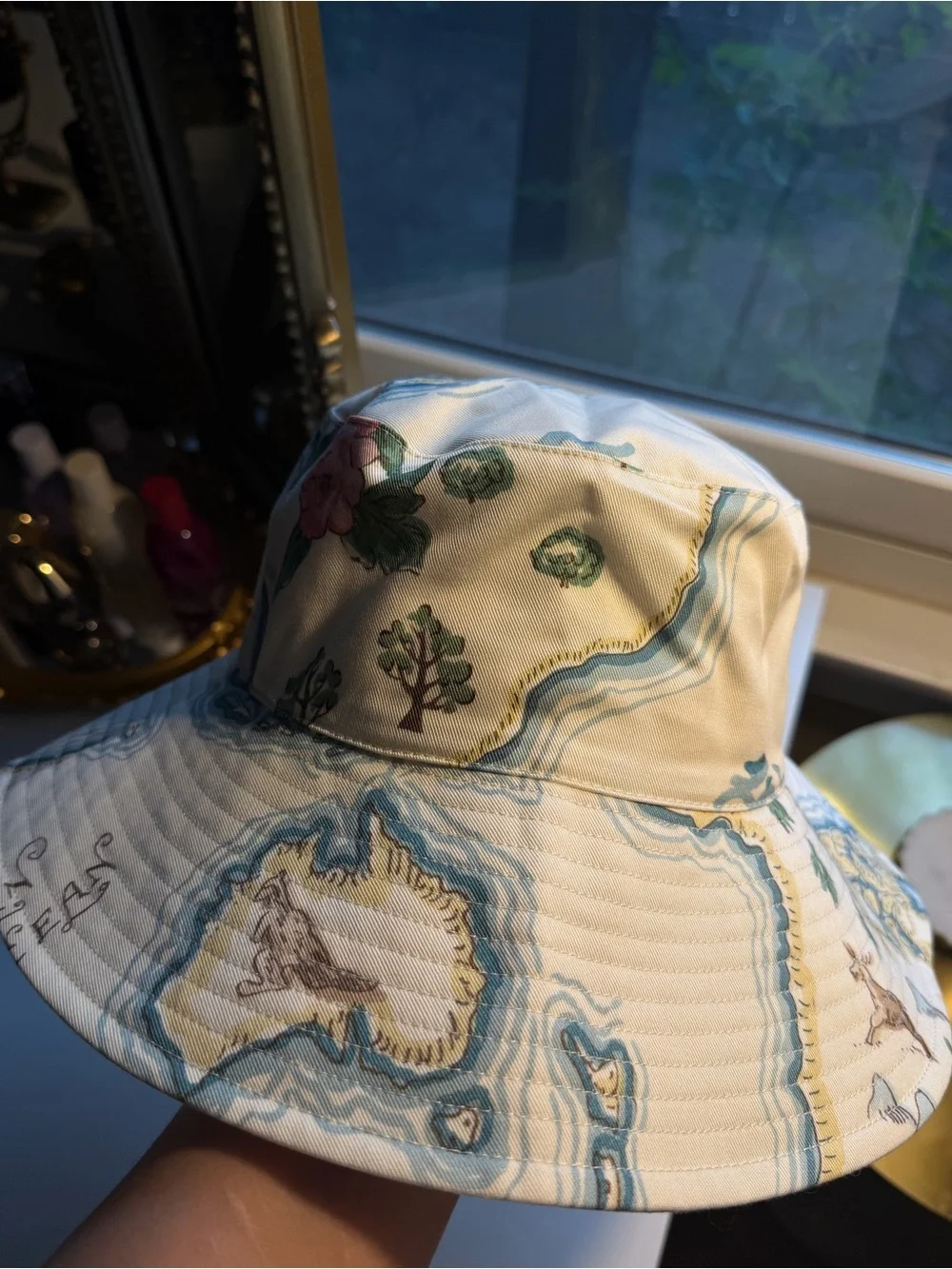 Sezane Bob - Sézane X Inoui Editions Hat in world maps print